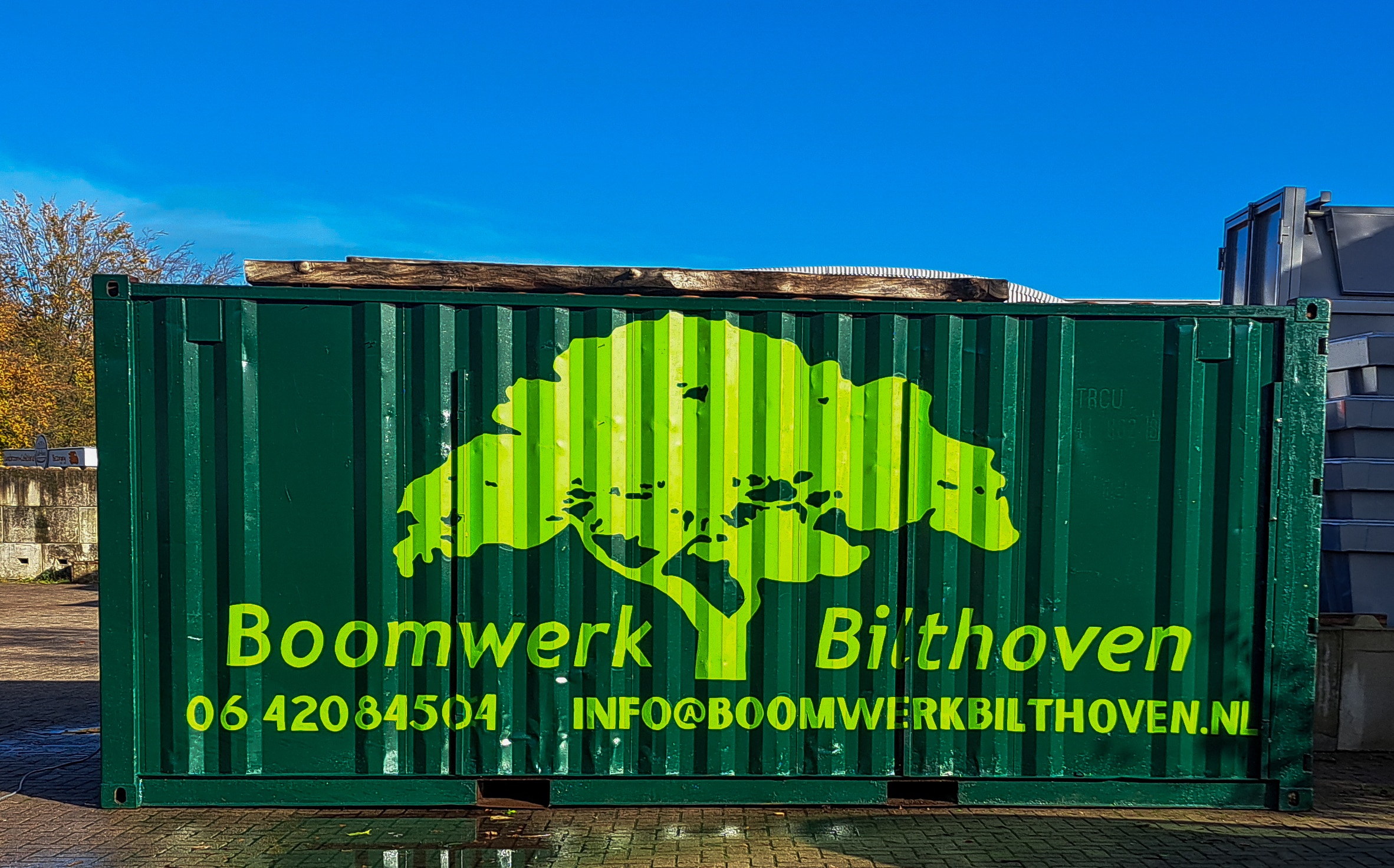 Logo op container