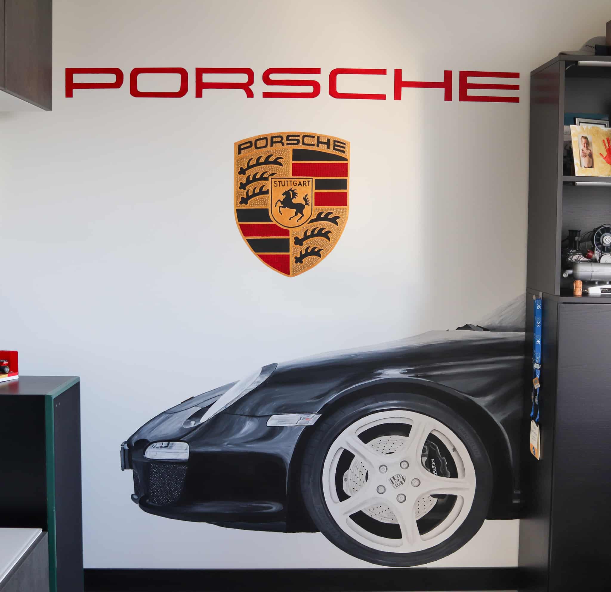 Muurschildering werkkamer met Eigen Porsche